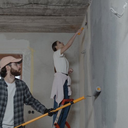 Strop, który się opłaca: jak wybrać konstrukcję dopasowaną do projektu, budżetu i tempa budowy