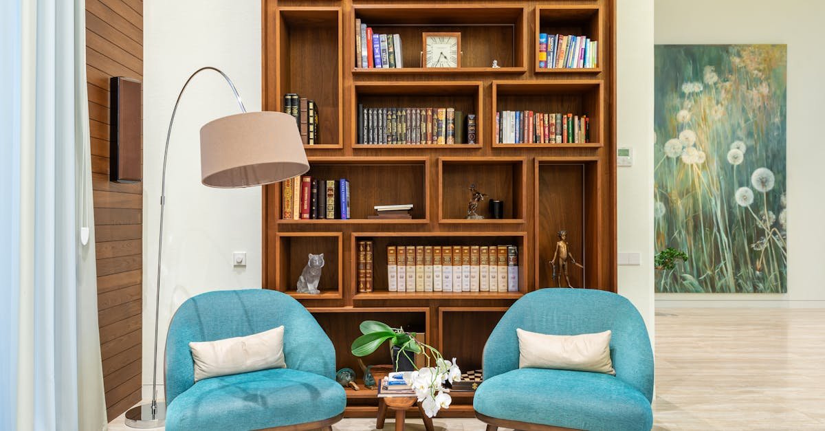 Przewodnik bibliofila: jak wybrać regał, który pomieści i wyeksponuje Twoją biblioteczkę