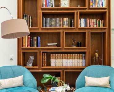 Przewodnik bibliofila: jak wybrać regał, który pomieści i wyeksponuje Twoją biblioteczkę