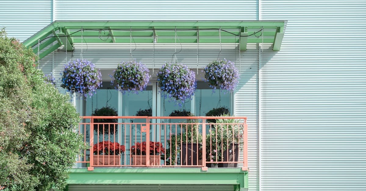 Balkon bez kropli: sprytne patenty, by deszcz nie zepsuł planów