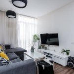 Jedno serce domu, wiele funkcji: jak zaaranżować wielozadaniowy salon w małym mieszkaniu