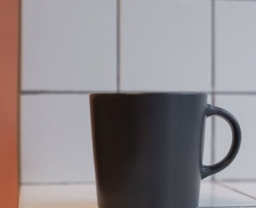 Fuga ma znaczenie! Jak dopasować kolor do płytek, światła i stylu wnętrza