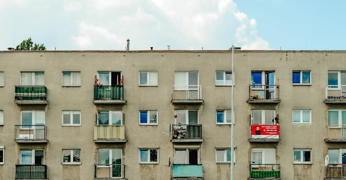 Własnościowe czy spółdzielcze? Przewodnik kupującego: koszty, ryzyka i prawa w pigułce