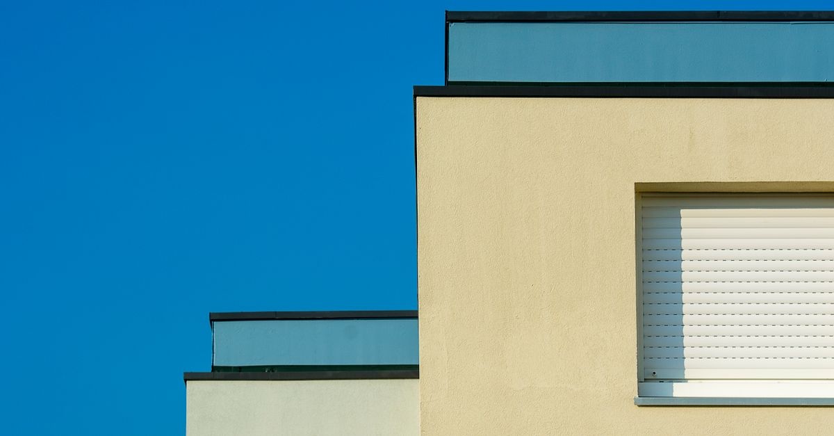 Zadbaj o cokół raz, a dobrze: 7 sprawdzonych metod ochrony elewacji u podstawy